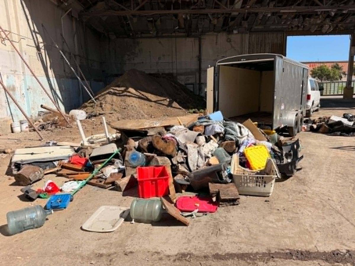 A full trailer load being properly unloaded at the dump